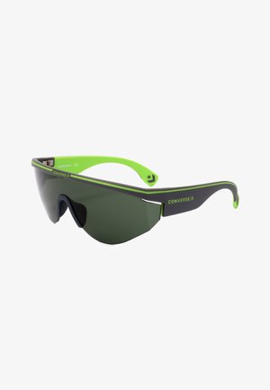 Occhiali da sole sportivi avvolgenti con lenti verde scuro e montatura nera accentuata da aste verde brillante, con marchio Converse sul lato.