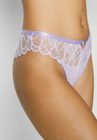 LASCANA Tanga - pale purple