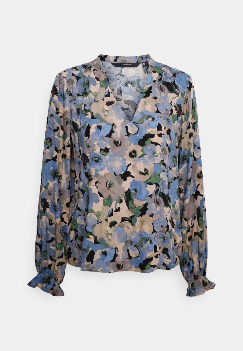 Blusa floral em bege claro com padrões em azul e verde. Apresenta um decote em V, mangas longas bufantes com punhos franzidos e um tecido macio e texturizado.