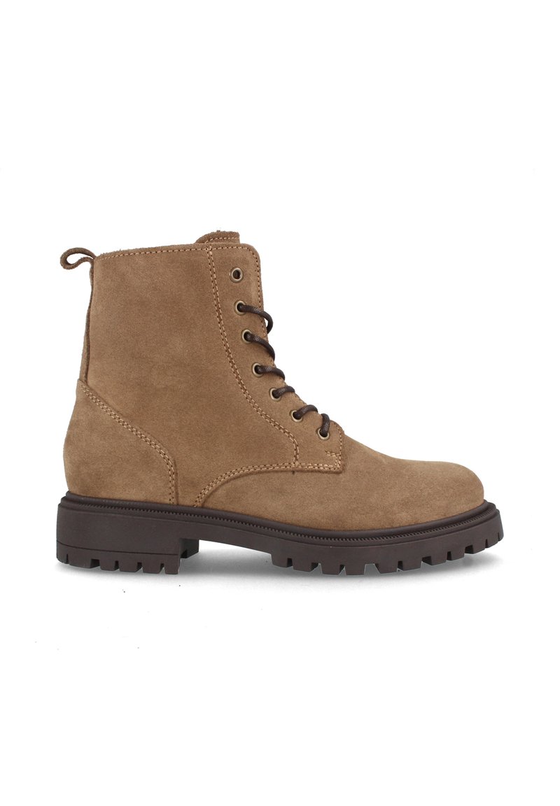 Botas de tobillo de ante marrón con seis ojales y cordones marrones, punta redonda y una suela de goma gruesa con profundos surcos para mayor tracción.