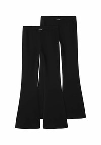 Schwarze Schlaghosen aus stretchigem Stoff mit glatter Textur, weitem Beinansatz und einem elastischen Bund für zusätzlichen Komfort.