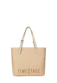 Béžová taška tote vyrobená z textúrovaného materiálu, s dvoma ramennými popruhmi a predným logom "FEMESTAGE" v tučných, kontrastných písmenách.