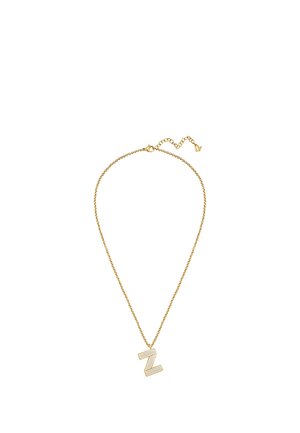 Collar de cadena dorada con un colgante en forma de la letra Z con detalles de líneas horizontales sobre un fondo blanco.