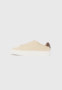 Unselected, classic beige