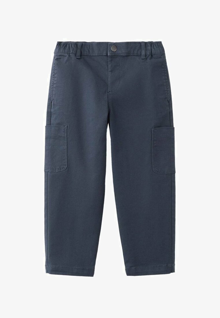 Pantalon cargo bleu marine avec taille élastique, fermeture à bouton, passants pour ceinture et poches sur les deux cuisses.