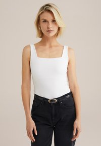 Top - white