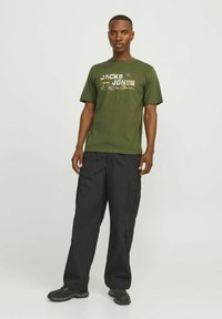 Jack & Jones LOGO RUNDHALS  - T-shirt print - cypress