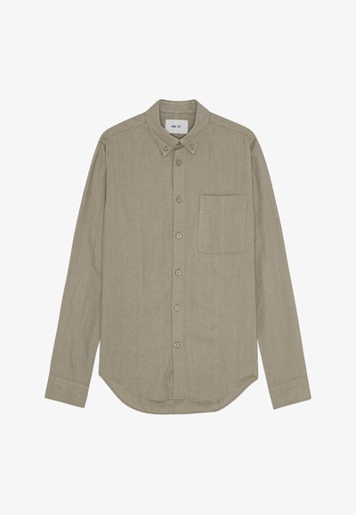 Hellbraunes Hemd mit Knöpfen aus einem strukturierten Stoff. Es hat einen Kragen, lange Ärmel und eine Brusttasche auf der linken Seite.