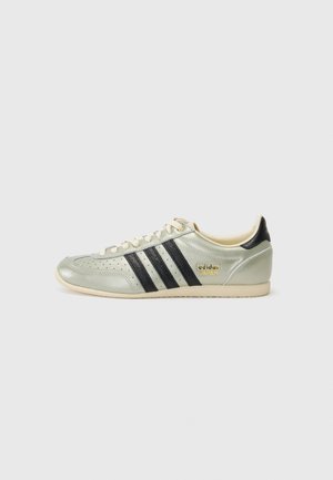 JAPAN - Sportbačiai - alumina/core black/cream white