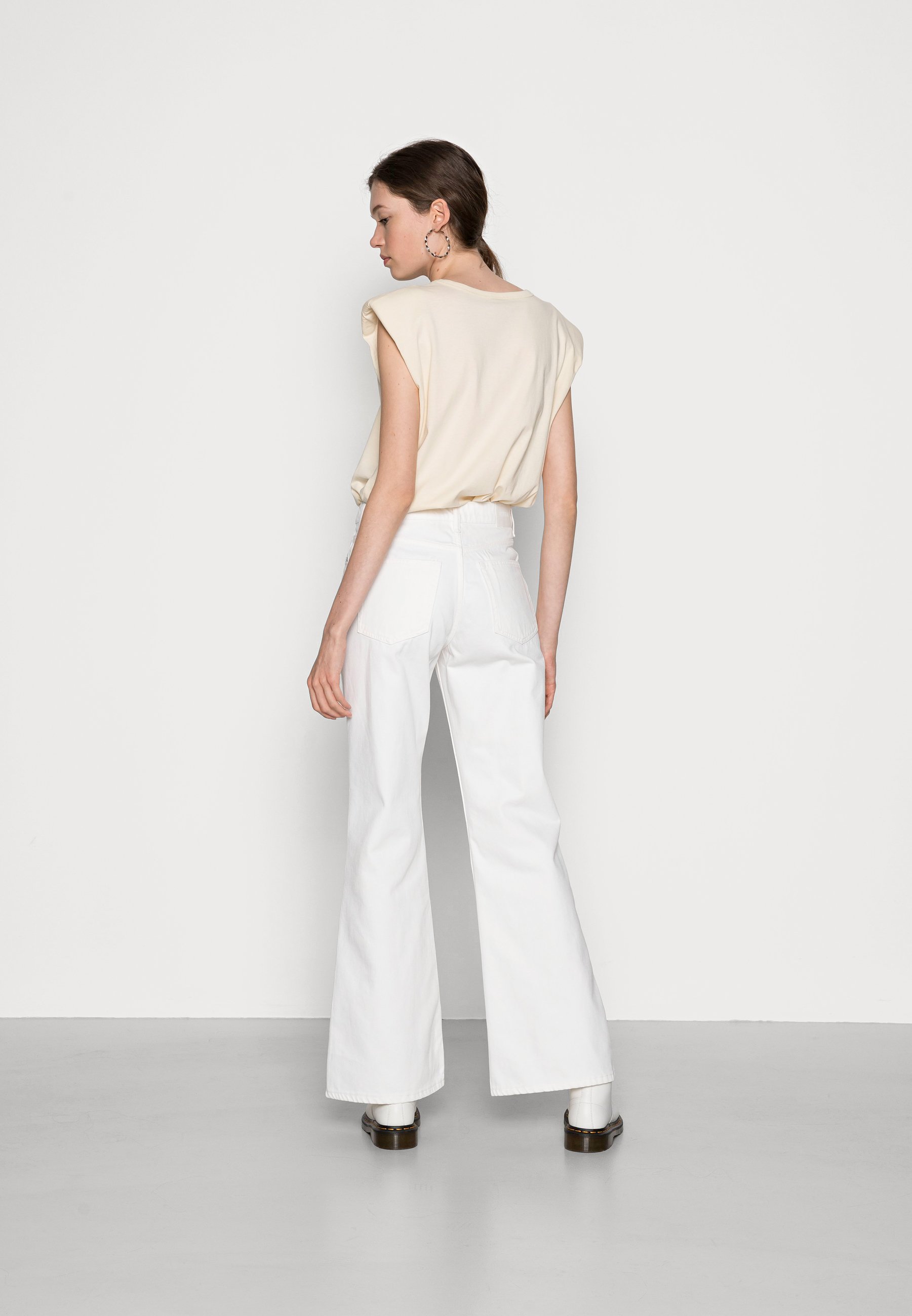Weekday TOWER - Flared Jeans - white 