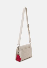 Desigual ALL MICKEY DORDMUNT FLAP - Håndveske - crudo