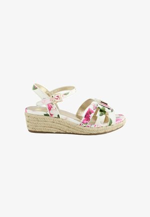 Sandali wedge bianchi con piattaforma in paglia, caratterizzati da un design a fascia incrociata e chiusura con fibbia, decorati con motivi floreali rosa e verdi.