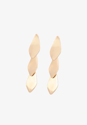 Kultaiset metallikorvakorut, joissa on kolme pitkää, osittain päällekkäin olevaa terälehtimuotoista linkkiä, joilla on sileä ja heijastava pinta.