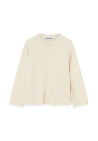 Krém színű pulóver kerek nyakkal, bordázott mandzsettákkal és szegéllyel, valamint enyhén oversized fazonban. A fronthálózaton átlós varrási részlet található.