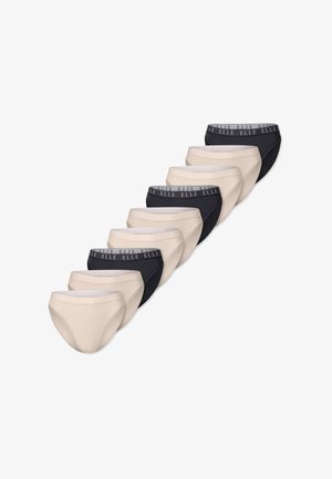 Ni par kvinders trusser i beige og sort; lavet af blødt stof med en bred elastik i taljen med trykt logo.