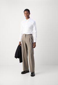 Esprit Chemise classique - white