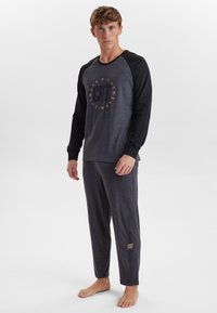 Cristiano Ronaldo CR7 - Pyjama set - mottled dark grey Thumbnail Image 1
