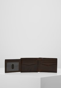 Fossil GIFT SET - Portemonnee - dark brown