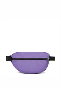 Fialová textilní ledvinka se zipovým uzávěrem, plochý design a černý nastavitelný pásek. Hladký povrch bez viditelných vzorů nebo akcentů.