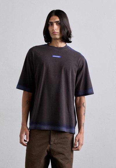 A-COLD-WALL* VERGE - Print T-shirt - brown
