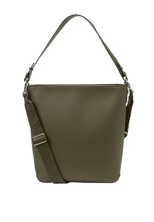 Borsa a spalla a secchiello verde oliva con texture liscia, tracolla in tessuto regolabile e manico superiore.