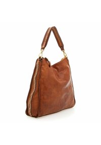 Borsa a spalla in pelle marrone con un design morbido, caratterizzata da una finitura testurizzata, dettagli in metallo dorato e un'applicazione di borchie sulla tracolla.