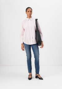 TOM TAILOR BLOUSE SHIRT - Užsagstoma palaidinė - mid pink/white
