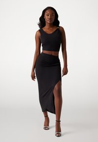 Guess LANGER DRAPIERTER - Gonna lunga - schwarz