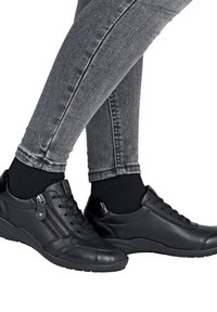 Remonte Baskets basses - schwarz