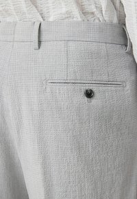 Non sélectionné, light grey