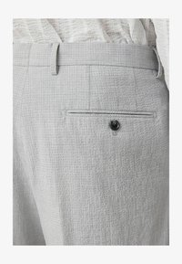 Pasirinkta, light grey