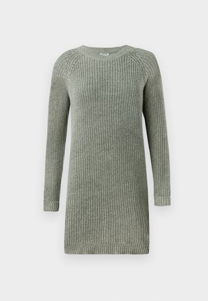 Masīvs adīts kleitas džemperis maigi salvijas zaļā krāsā, ar apaļu izgriezumu, garām piedurknēm un ribota apakšmala un piedurknes, piešķirot tekstūru.