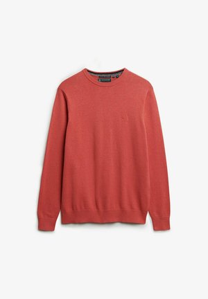 Korale sweter z miękkiej dzianiny, okrągły dekolt, długie rękawy, ściągacze przy mankietach i dolnym wykończeniu, z małym logo na piersi.