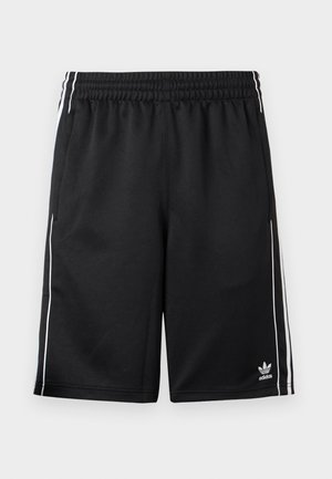 Pantaloni scurți sport negri de la Adidas cu dungi albe pe lateral, talie elastică, buzunare laterale și logo-ul Adidas pe partea inferioară a piciorului stâng.