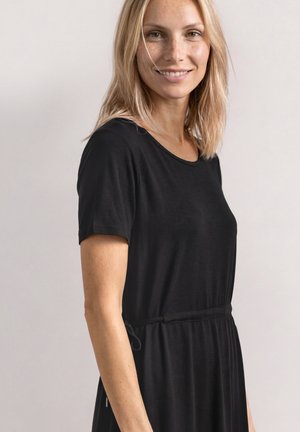 Street One, MIDIKLEID AUS JERSEY MIT RUNDHALS - Robe en jersey - black