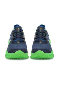 Navy ilusti jooksujalatsid rohelise väliskummiga. Omab tekstuurset pealispinda, tugevdatud varvust ja kontrastseid paelu. Kerge disain, et tagada hea sooritus.