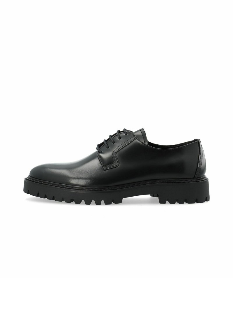 Scarpe da uomo in pelle nera con punta arrotondata, design con lacci e suola in gomma spessa e testurizzata con profonde scanalature per una migliore aderenza.