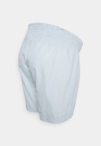 Boxers listrados em azul claro, feitos de um tecido suave, com um cós elástico e um corte descontraído.