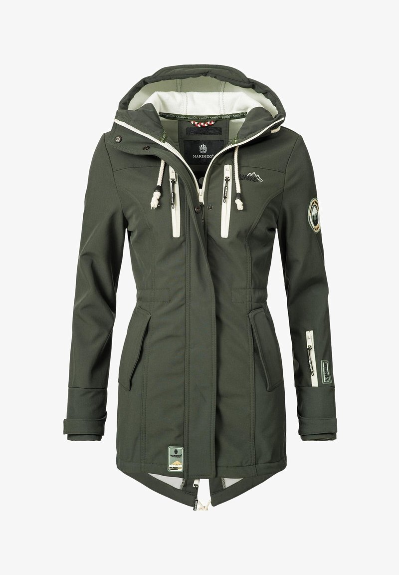 Veste de plein air kaki pour femmes avec capuche, fermetures éclair blanches, cordons de serrage, multiples poches et écussons logo sur la poitrine et la manche.