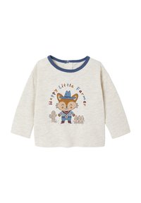 Langärmliges cremefarbenes T-Shirt mit einem blauen Kragen, das einen Cartoonfuchs in einem karierten Hemd und Hut zeigt. Der Text lautet „Fröhlicher kleiner Bauer.“
