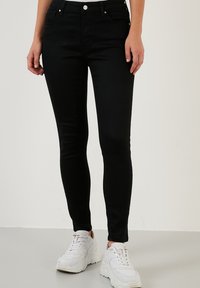 LELA Uske traperice - black black