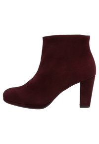 Bordeaux ruskindsankelstøvle med rundet tå og en stakket hæl på 9 cm, med en glat tekstur og et sømløst overdesign.