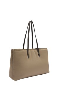 Beżowa torba płócienna z dwiema brązowymi uchwytami przypominającymi skórę, prostokątny kształt, zamek błyskawiczny oraz widoczne akcenty w postaci przeszyć.