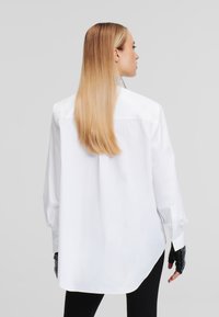 KARL LAGERFELD ESSENTIALS RHINESTONE COLLAR - Blusa - white