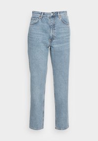 Lichtblauwe high-waisted jeans van denim, met een rechte pijp, subtiele vervaging, vijf zakken en koperkleurige metalen hardware.
