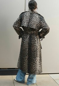 Next Trench - brown