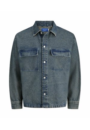 Giacca di jeans di colore blu scuro con due tasche sul petto, chiusura con bottoni e colletto classico. Tessuto testurizzato con un aspetto leggermente usurato.