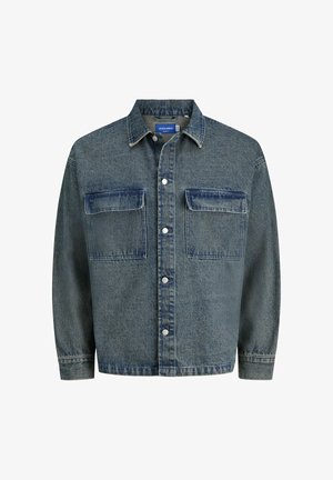 Tummansininen farkkutakki, jossa on kaksi rintataskua, napitus edessä ja perinteinen kaulus. Pintakuvioitu kangas, jossa on hieman kulunut ilme.