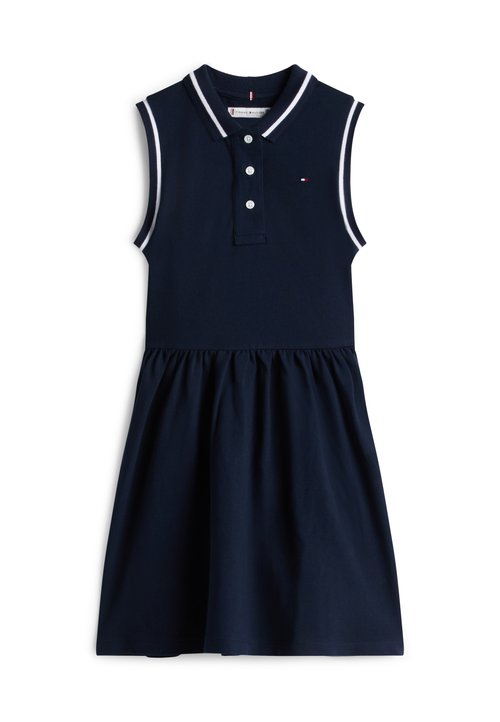 Robe sans manches bleu marine avec col, patte de boutonnage à trois boutons, et bordure blanche contrastante sur le col et les emmanchures ; jupe froncée.