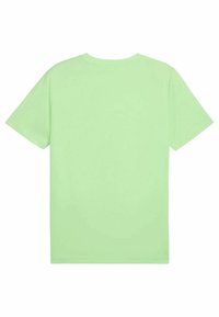 T-shirt verde chiaro a maniche corte con scollatura rotonda, realizzato in tessuto morbido, con un colore uniforme e senza motivi o dettagli visibili.